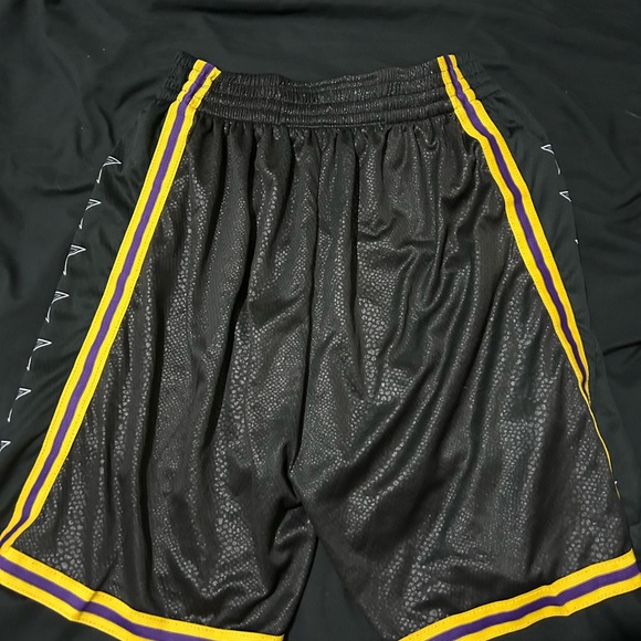 Los Angeles Lakers shorts - Picture 4 of 6